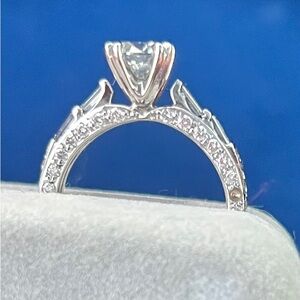 Valentines must have!! Engagement ring unique antique vintage looking size 5.5❤️